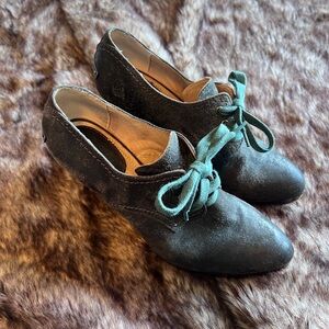 Frye Harlow Oxford Bootie in distressed black/dark gray size 9